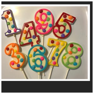 24 Rainbow Number Lollipops: Personalized Party Favors